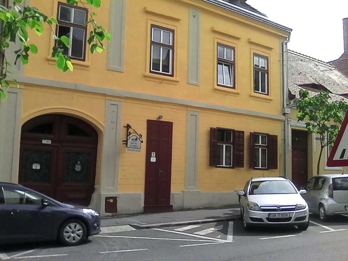 Blue House Apartment Sibiu Bagian luar foto
